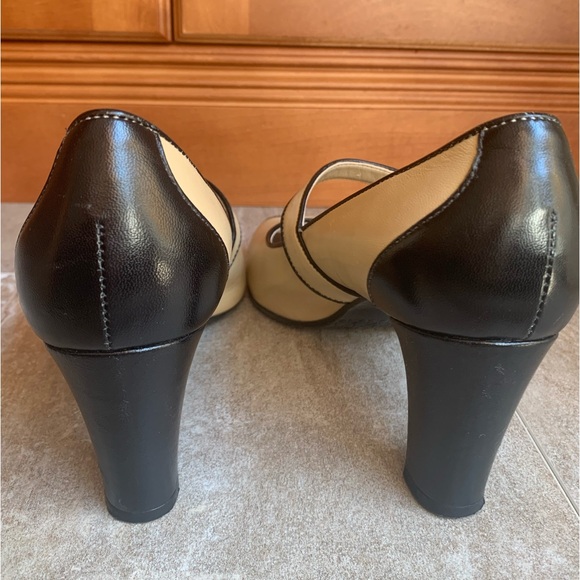 Talbots Tan and White Heels size 8 - Picture 3 of 5